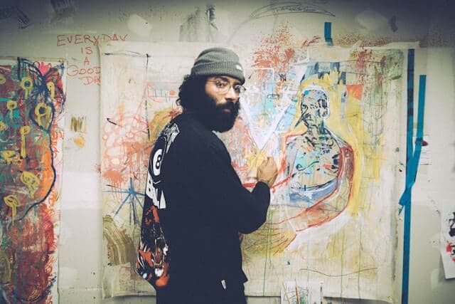 Creator's profile image on Arounds, an AI-powered Link in Bio platform